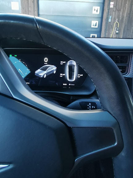 Tesla Model X 7 of 11