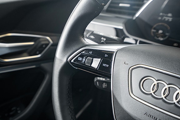 Audi e-tron 15 of 22