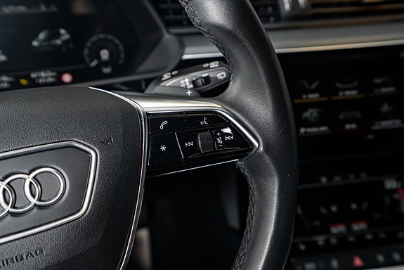 Audi e-tron 16 of 22