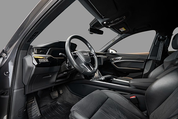 Audi e-tron 10 of 22