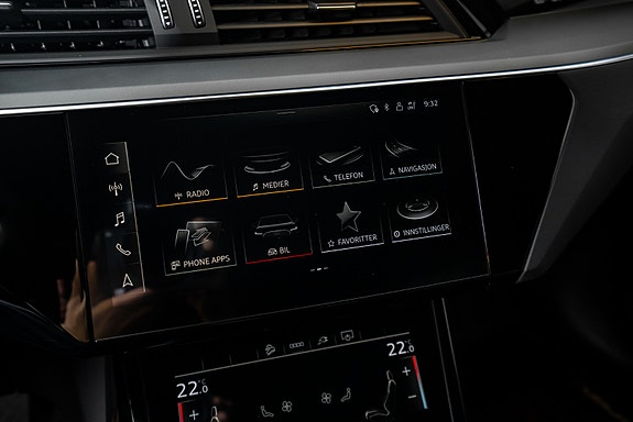Audi e-tron 18 of 22