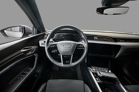 Audi e-tron 13 of 22