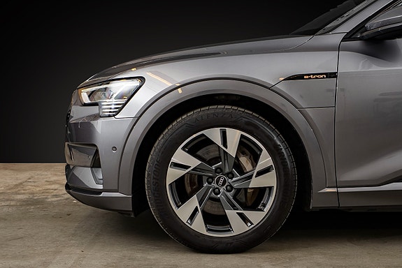 Audi e-tron 4 of 22