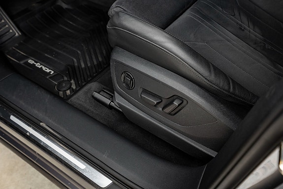Audi e-tron 11 of 22