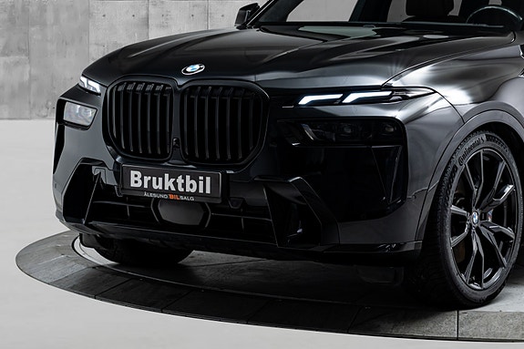 BMW X7 2 of 30