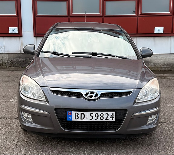 Hyundai i30 2 of 30