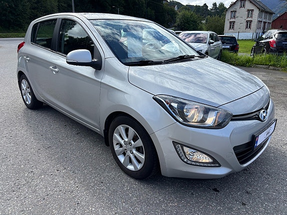 Hyundai i20 3 of 19