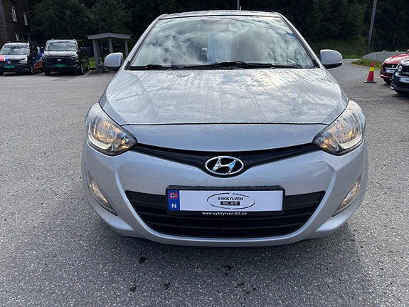 Hyundai i20 2 of 19