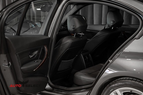 BMW 335i 14 of 30