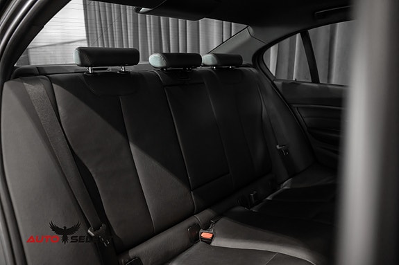 BMW 335i 13 of 30