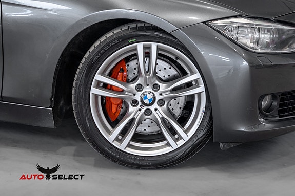 BMW 335i 3 of 30
