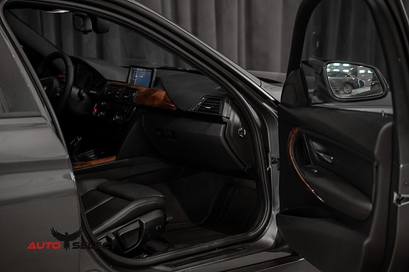 BMW 335i 16 of 30