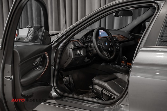 BMW 335i 19 of 30
