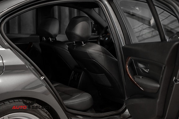 BMW 335i 12 of 30