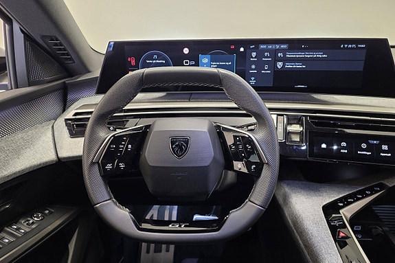 Peugeot e-5008 28 of 30