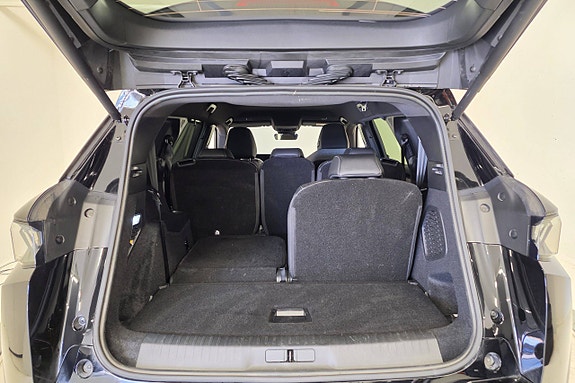 Peugeot e-5008 11 of 30
