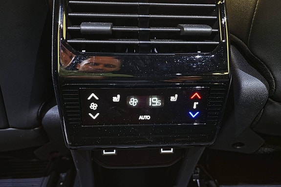 Peugeot e-5008 23 of 30