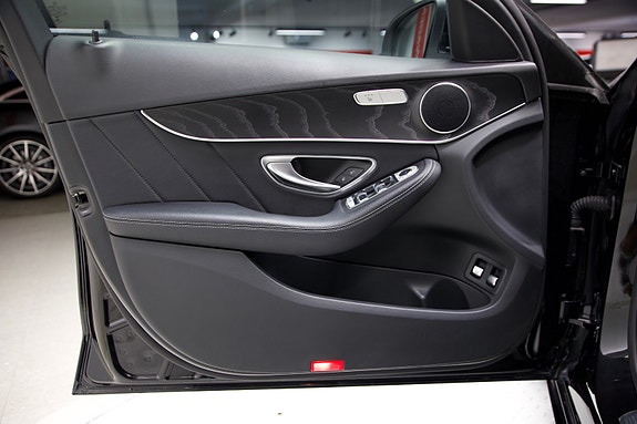 Mercedes-Benz C300 e 26 of 30