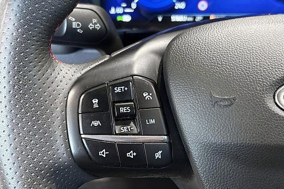 Ford Kuga 11 of 24