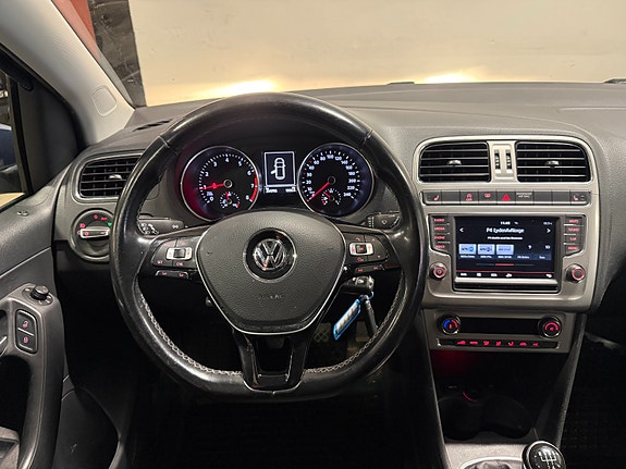Volkswagen Polo 24 of 30
