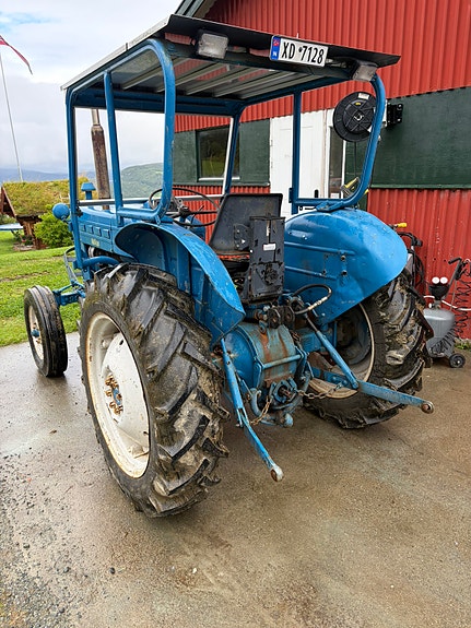 Ford 2000 4 of 8