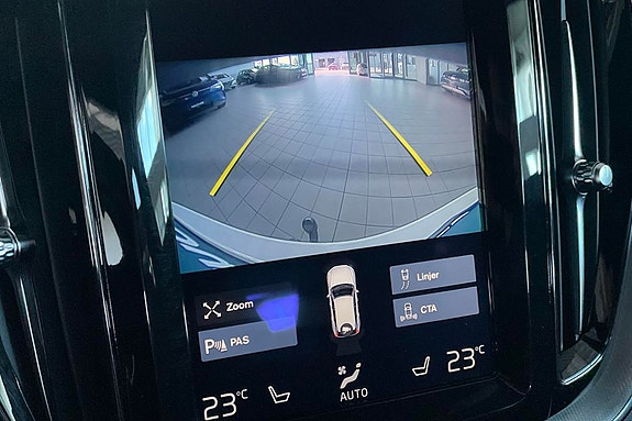 Volvo XC60 13 of 22