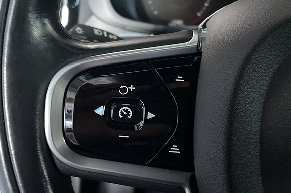 Volvo XC60 11 of 22