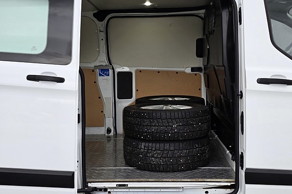Ford Transit Custom 17 of 30