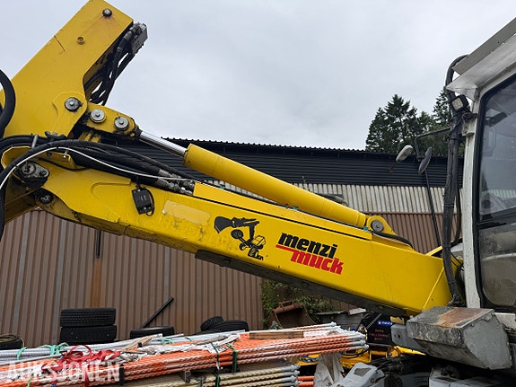 Andre Menzi Muck M540 14 of 30