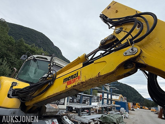 Andre Menzi Muck M540 18 of 30