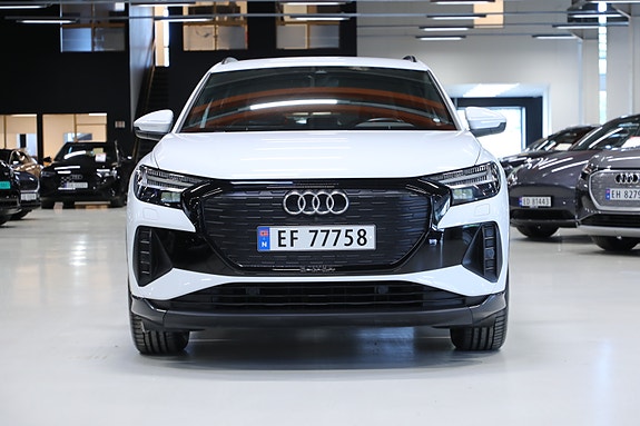 Audi Q4 e-tron 3 of 30