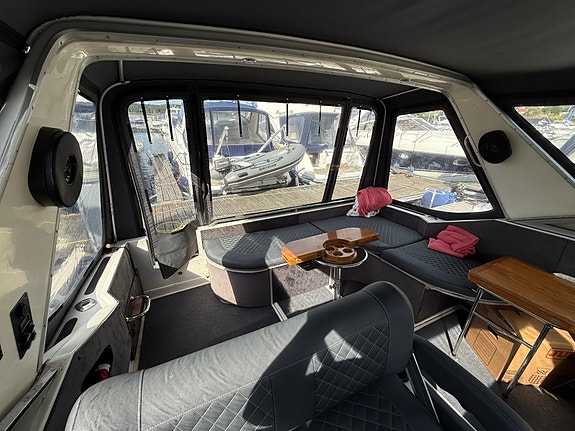 Sea ray 310 express cruiser 8 of 18