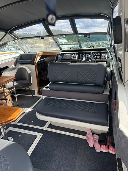 Sea ray 310 express cruiser 7 of 18