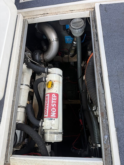 Sea ray 310 express cruiser 15 of 18