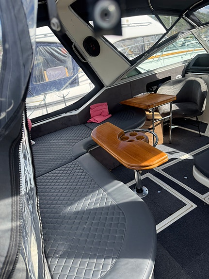 Sea ray 310 express cruiser 6 of 18