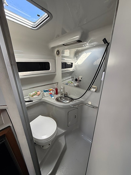 Sea ray 310 express cruiser 13 of 18