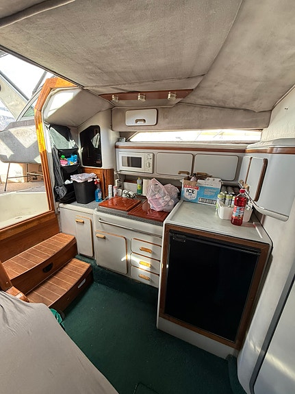 Sea ray 310 express cruiser 12 of 18