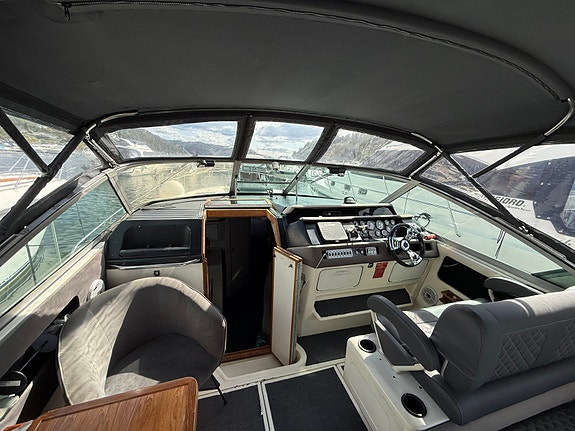 Sea ray 310 express cruiser 9 of 18