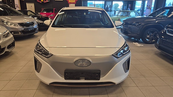 Hyundai IONIQ 2 of 17