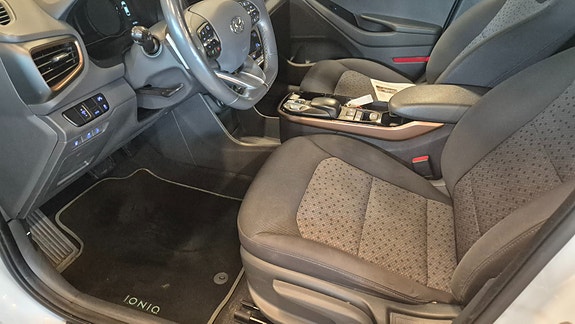 Hyundai IONIQ 9 of 17