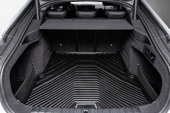 BMW i4 23 of 27