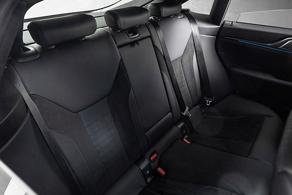 BMW i4 25 of 27