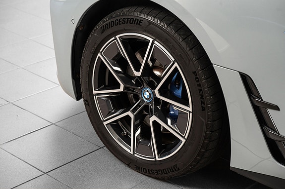 BMW i4 8 of 27