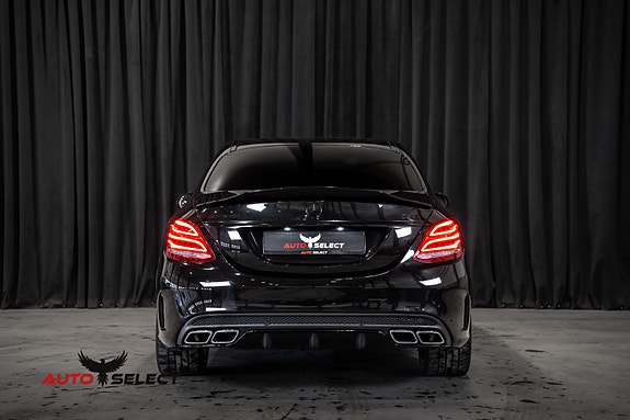 Mercedes-Benz C63 11 of 30