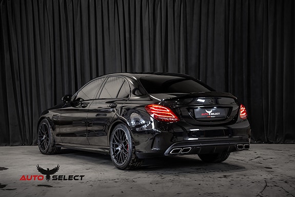 Mercedes-Benz C63 10 of 30