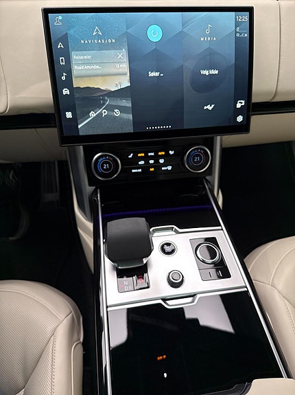Land Rover Range Rover 11 of 30