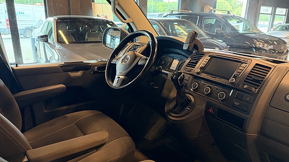 Volkswagen Multivan 18 of 25