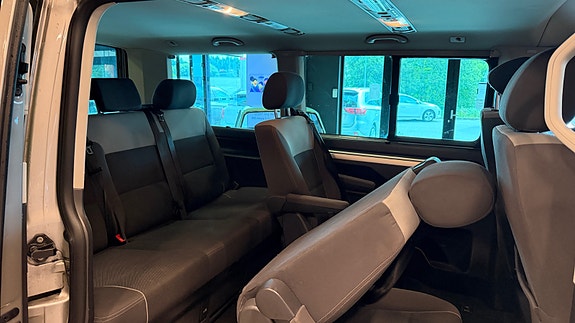 Volkswagen Multivan 17 of 25