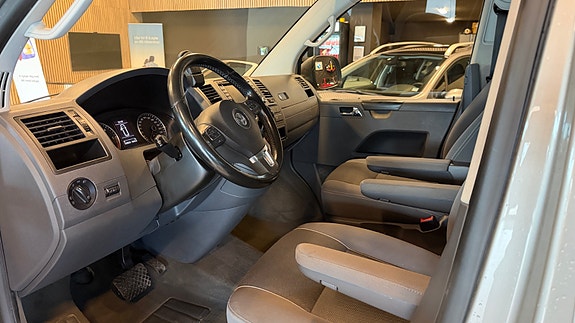 Volkswagen Multivan 6 of 25
