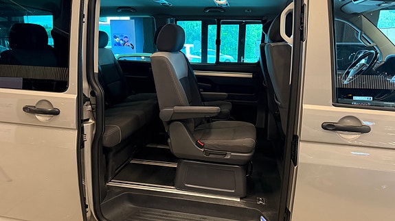 Volkswagen Multivan 7 of 25